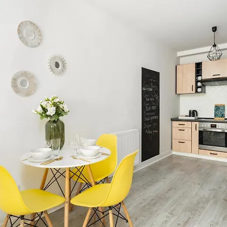 Modern With Balcony 2 Km To International Fair By Renters Апартаменты Познань
