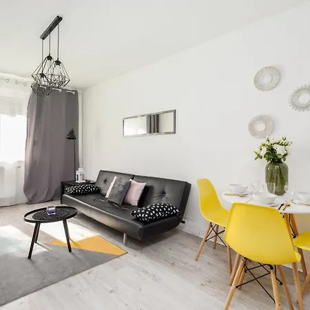Modern With Balcony 2 Km To International Fair By Renters