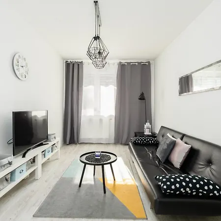 Апартаменты Modern With Balcony 2 Km To International Fair By Renters Познань
