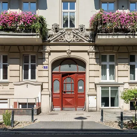Modern With Balcony 2 Km To International Fair By Renters